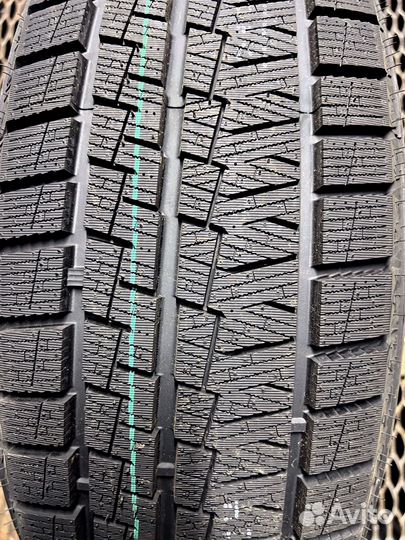 Kapsen SnowShoes AW33 315/35 R20 79H