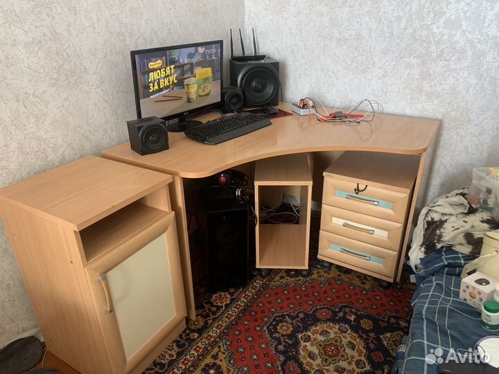 Компьютерный стол