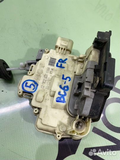 Замок боковой двери передний правый Audi Q7 4L