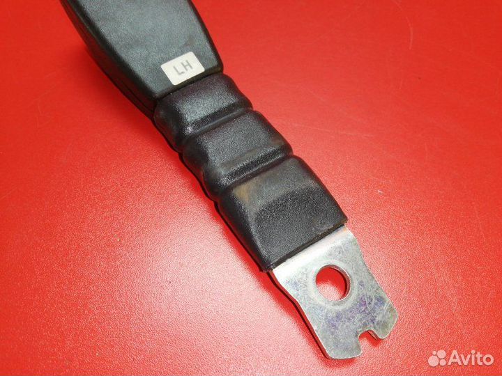 Ответная часть ремня безопасности передняя левая