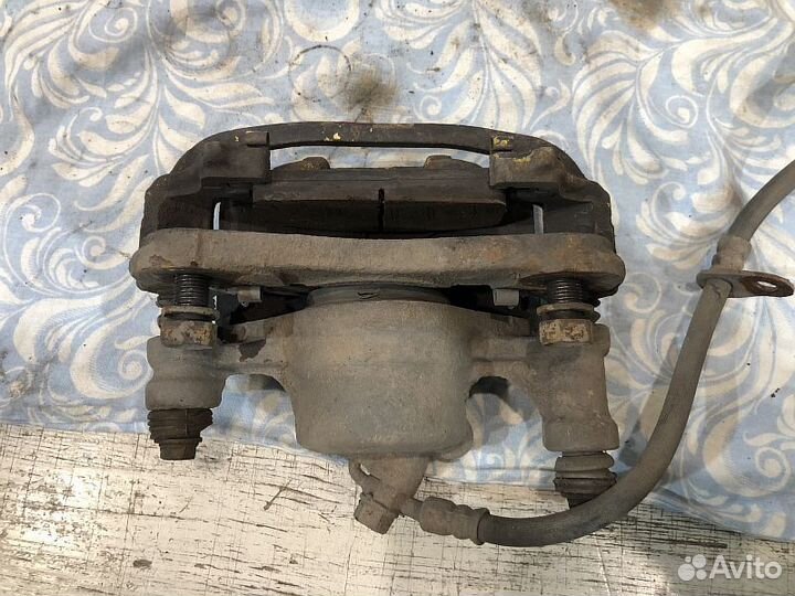 Суппорт тормозной передний Toyota Carina AT190