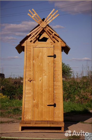 Уличный туалет деревянный