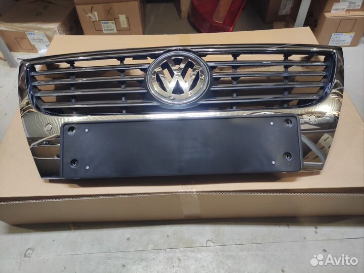Решетка радиатора passat B6 (С эмблемой)