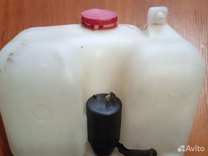 Бачек омывателя заднего стекла Гольф 2