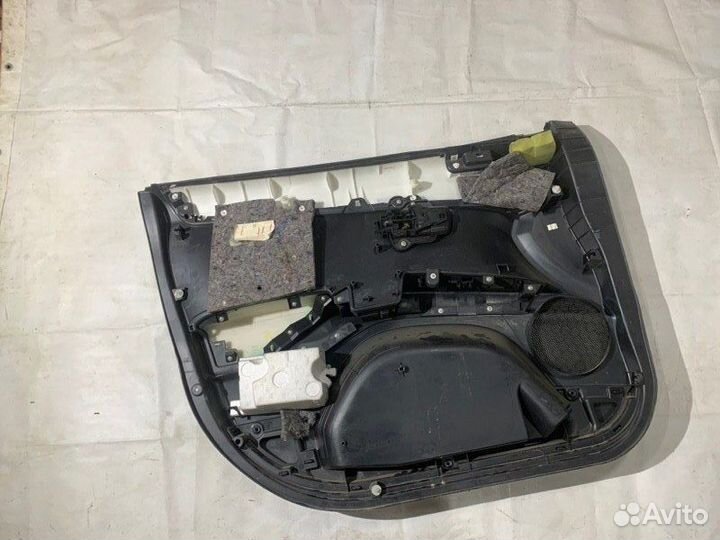 Обшивка двери передняя правая Mitsubishi Outlander