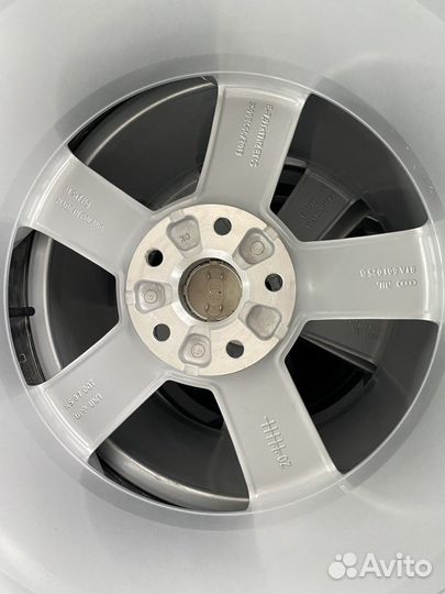 Новые оригинальные колеса на Q3 F3 R17