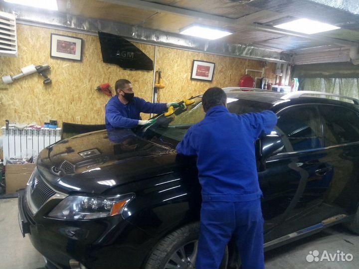 Заднее стекло Mazda 3