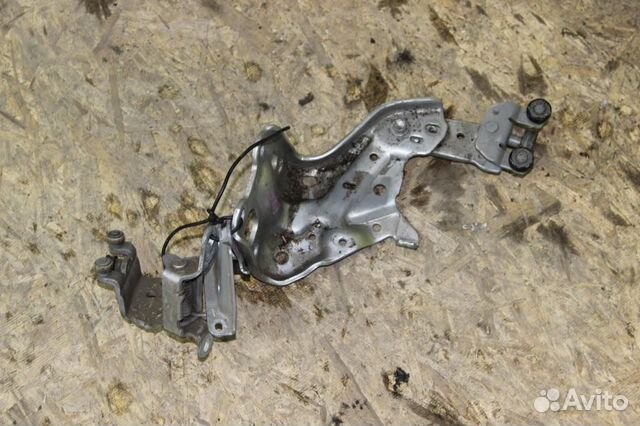 Петля двери багажника Toyota noah