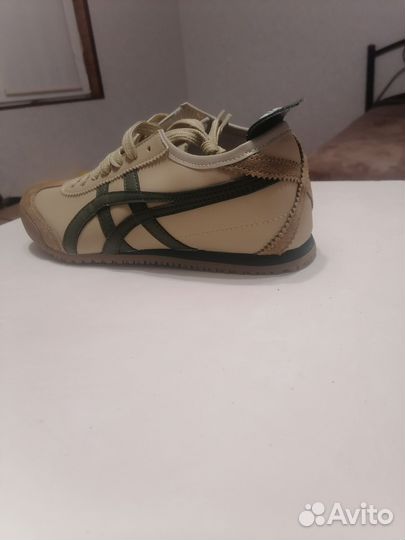 Кроссовки женские