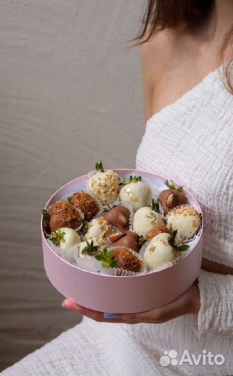 Комбо клубника в шоколаде + цветы