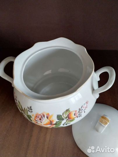 Супница фарфоровая