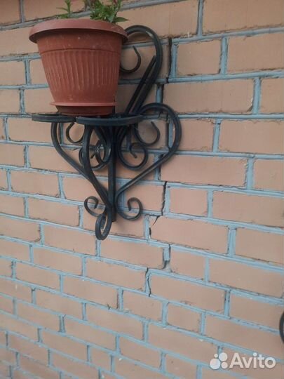 Подставка под цветы металлическая