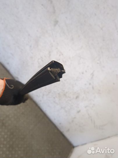 Молдинг стекла Nissan Qashqai, 2014