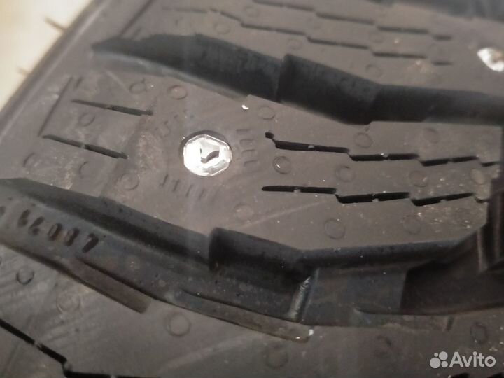 Nokian Tyres Hakkapeliitta 9 SUV 295/40 R21 111T