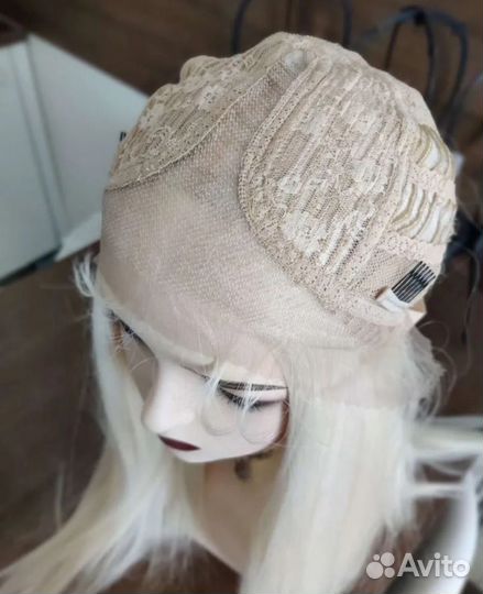 Парик на сетке блондинка