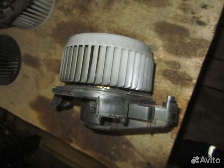 Моторчик отопителя для Toyota Prius 2009-2015