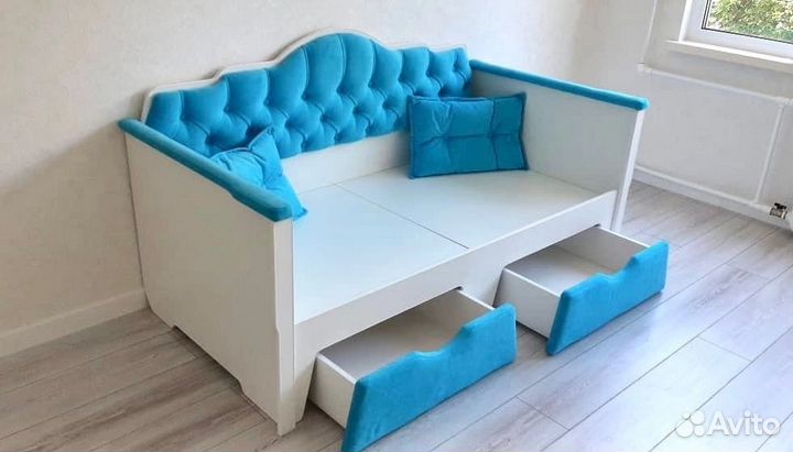 Кровать детская с мягкой спинкой