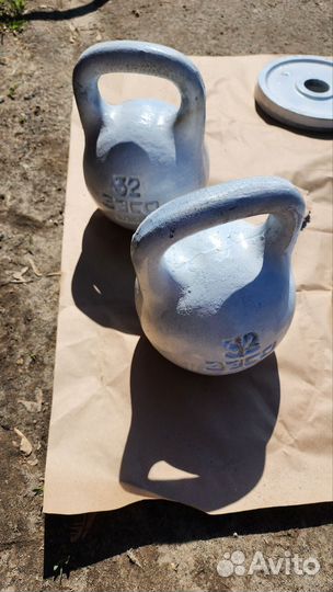 Гири 24 кг. (2 шт.), 32 кг. (2 шт.),грифы, блины