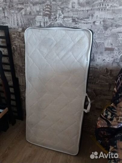 Детская кроватка с маятником