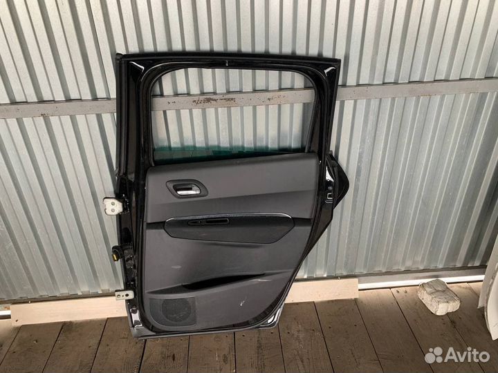 Дверь задняя правая Peugeot 3008