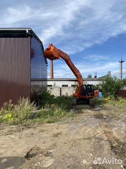 Гусеничный экскаватор