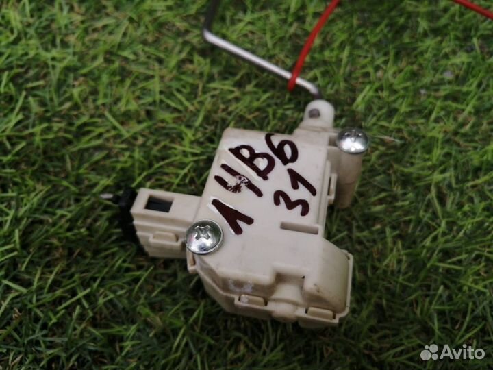 Активатор лючка бензобака Audi A4 B6 BDV 2004
