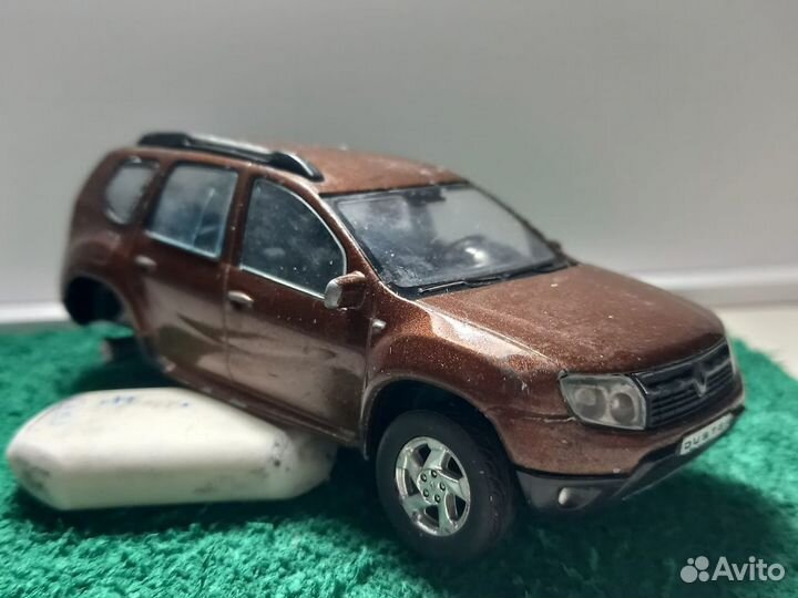 Модель renault duster 1:43