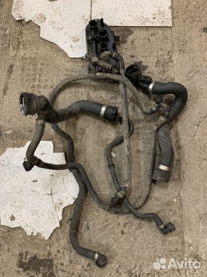 Патрубок охлаждения Рендж Ровер Вог 3/ Бмв Х5/ 4.4