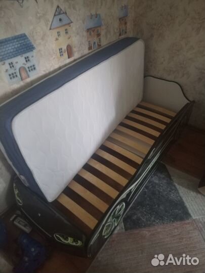 Продаю детскую кровать с матрасом
