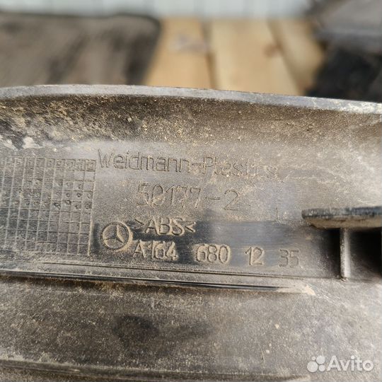 A1646801235 накладка порога задняя левая Мерседес