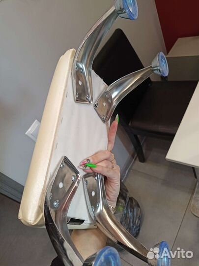 Подставка для рук маникюрная бу