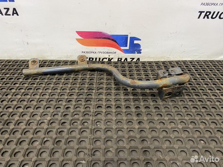 Кронштейн переднего крыла правого