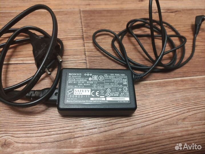 Зарядная станция для 2 геймпадов Playstation 4