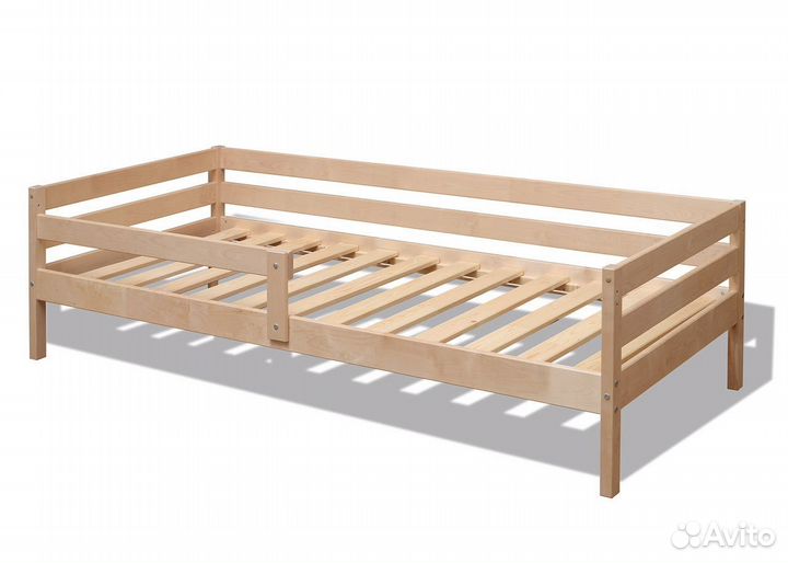 В наличии кровать из натурального дерева