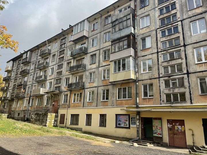 Доля в 1-к. квартире, 32,6 м², 1/5 эт.