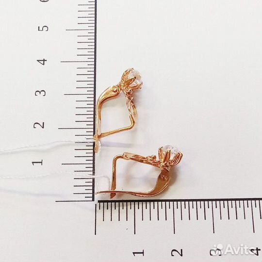 Серьги с синтетическим камнем Золото