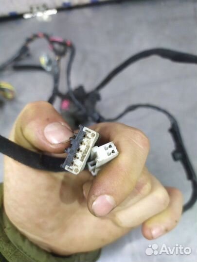 Электропроводка двери передняя правая Kia Rio 3