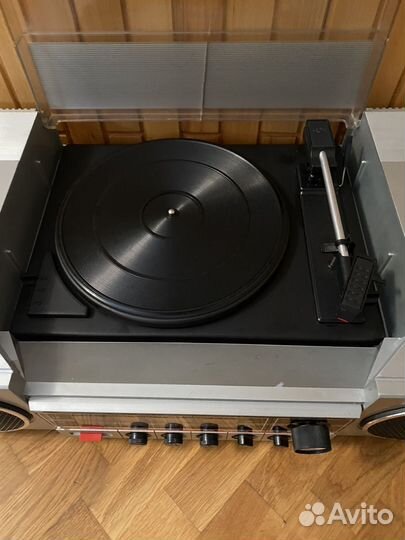 Виниловый проигрыватель