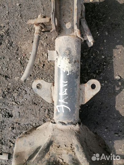 Стойка задняя правая Хундай Элантра 3 XD