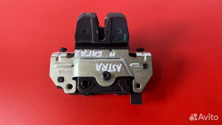 Замок багажника задний Opel Astra H 1.6 Z16XEP