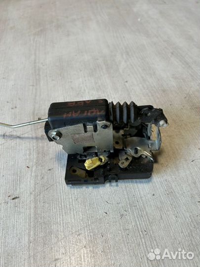 Замок двери задний левый Renault Logan K7M710