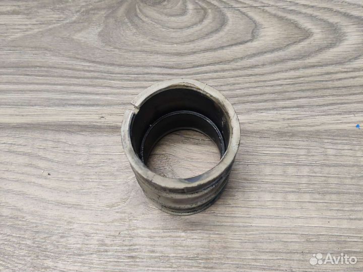 Патрубок воздушного фильтра Toyota LC200