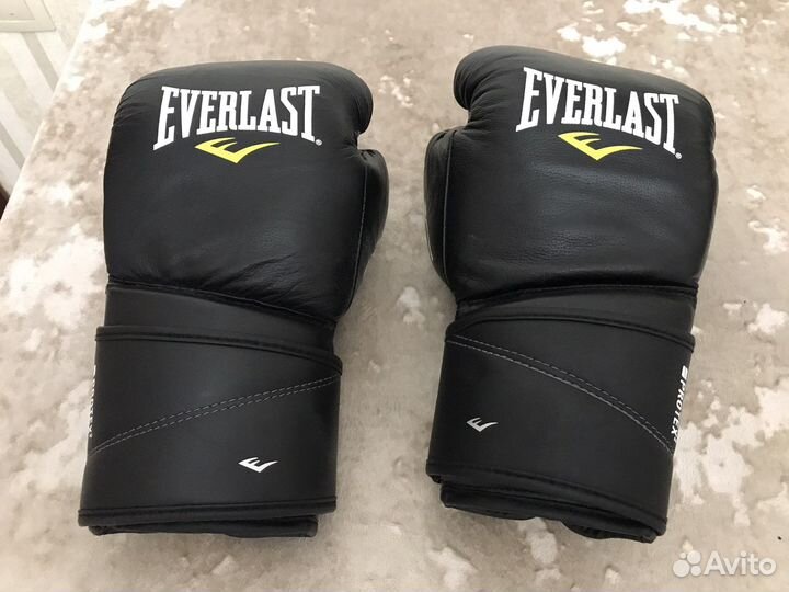 Боксерские перчатки Everlast 10 унций
