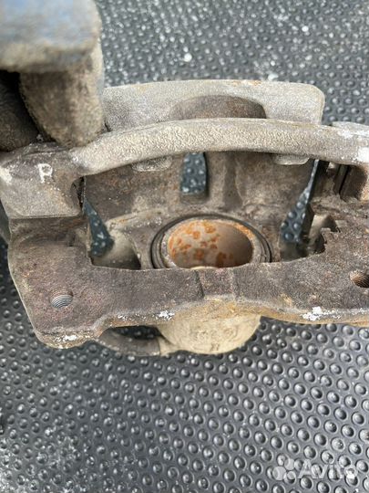 Суппорт передний Toyota Corolla 150