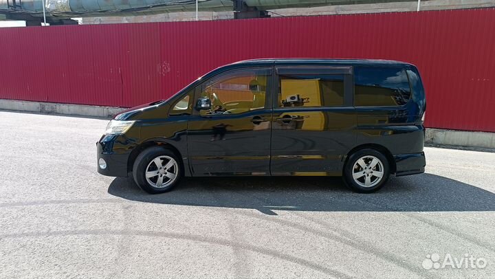 Nissan Serena 2.0 CVT, 2010, 300 000 км