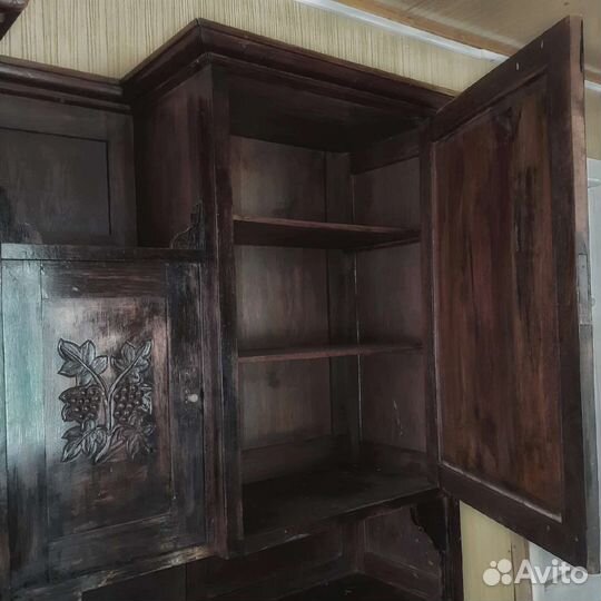 Старинный буфет