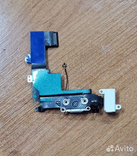 Шлейф зарядки iPhone 7,5s,5