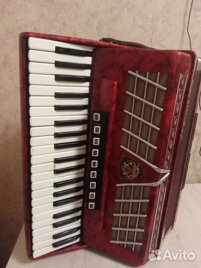 Немецкий аккордеон Royalstandart полный 4/4