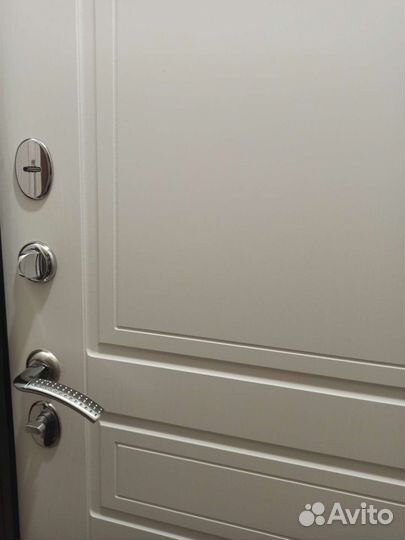 Дверь входная в упаковке новая