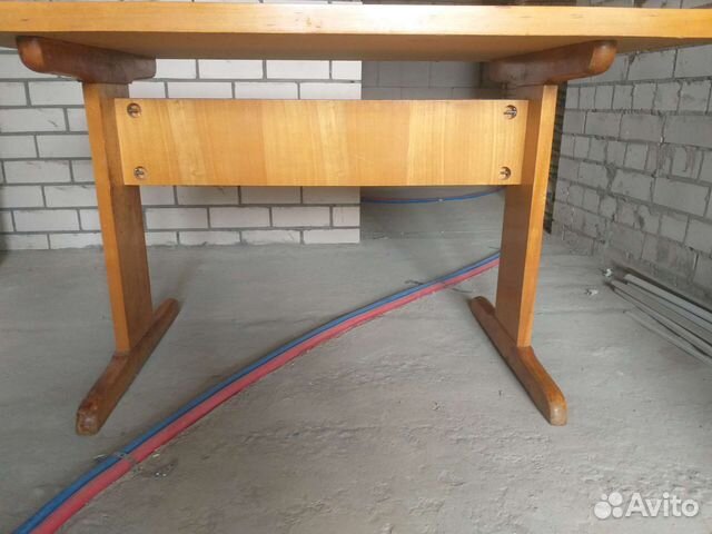 Стол обеденный